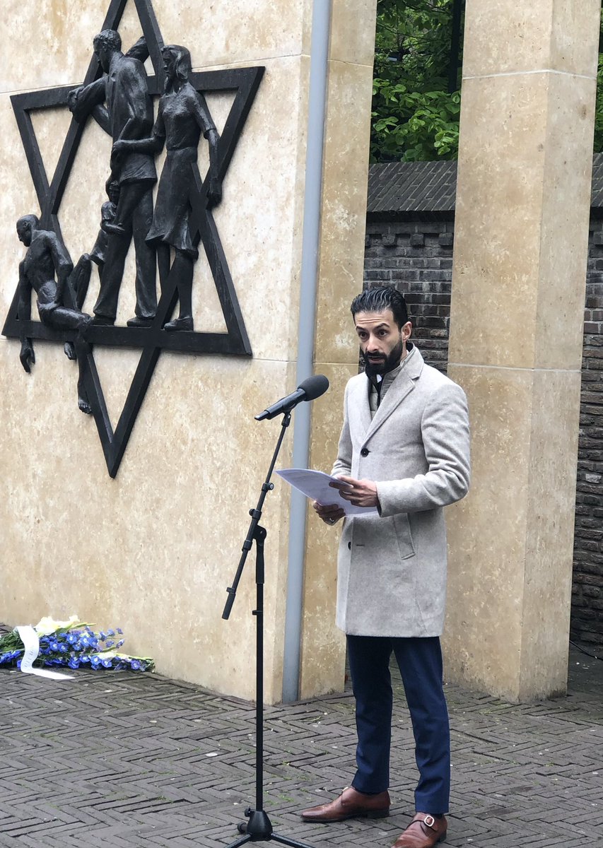 “Ik zal nooit toeschouwer zijn”. Deze indrukwekkende belofte deed VVD parlementariër @UlysseEllian bij de jaarlijkse herdenking vd 12.000 Haagse Joden, die in de Tweede Wereldoorlog werden vermoord. De herdenking vond plaats bij het Joods Monument op het rabbijn Maarsenplein.…