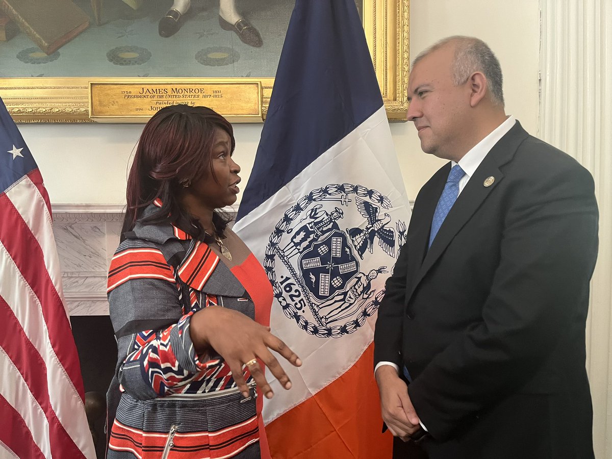 Commissioner @MCastroMOIA & Deputy Commissioner @MiosotisMunoz1 joined @NYCMayor, @mayorsCAU & #Haitian city & community leaders 🇭🇹 for a roundtable amidst the crisis in Haiti. Attendees advocated for pressing needs in NYC & abroad such as English classes & legal support.