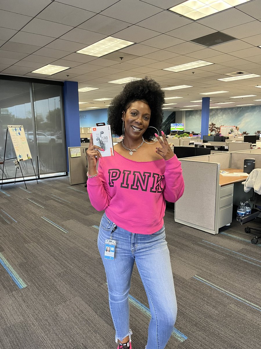 Congratulations to Mila winning our wireless headsets contest 👏🏼 👏🏼 #DCWBossMode #WinningTogether @DanaColemanWil1 @AliGalarpe @Shanna_Dearden @Tustin2Crush