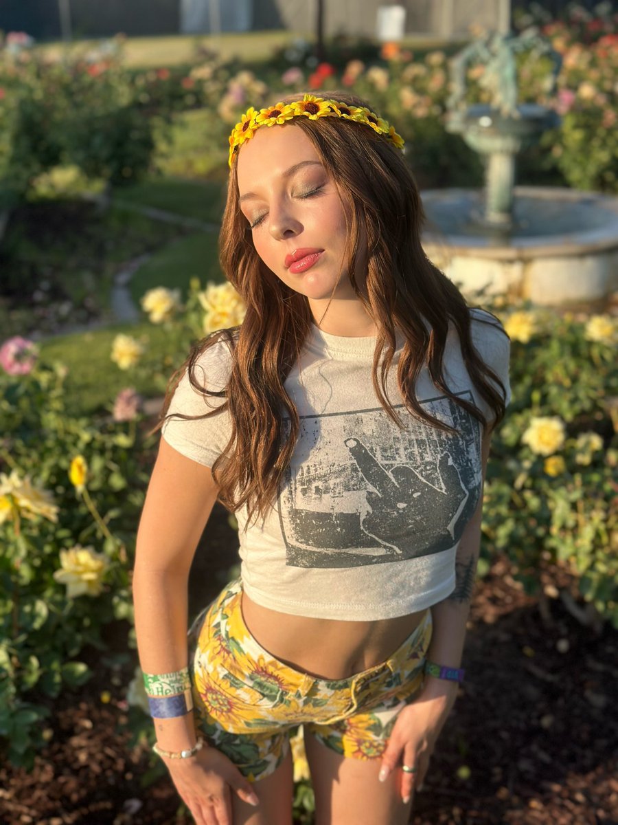 flower girl 🌻