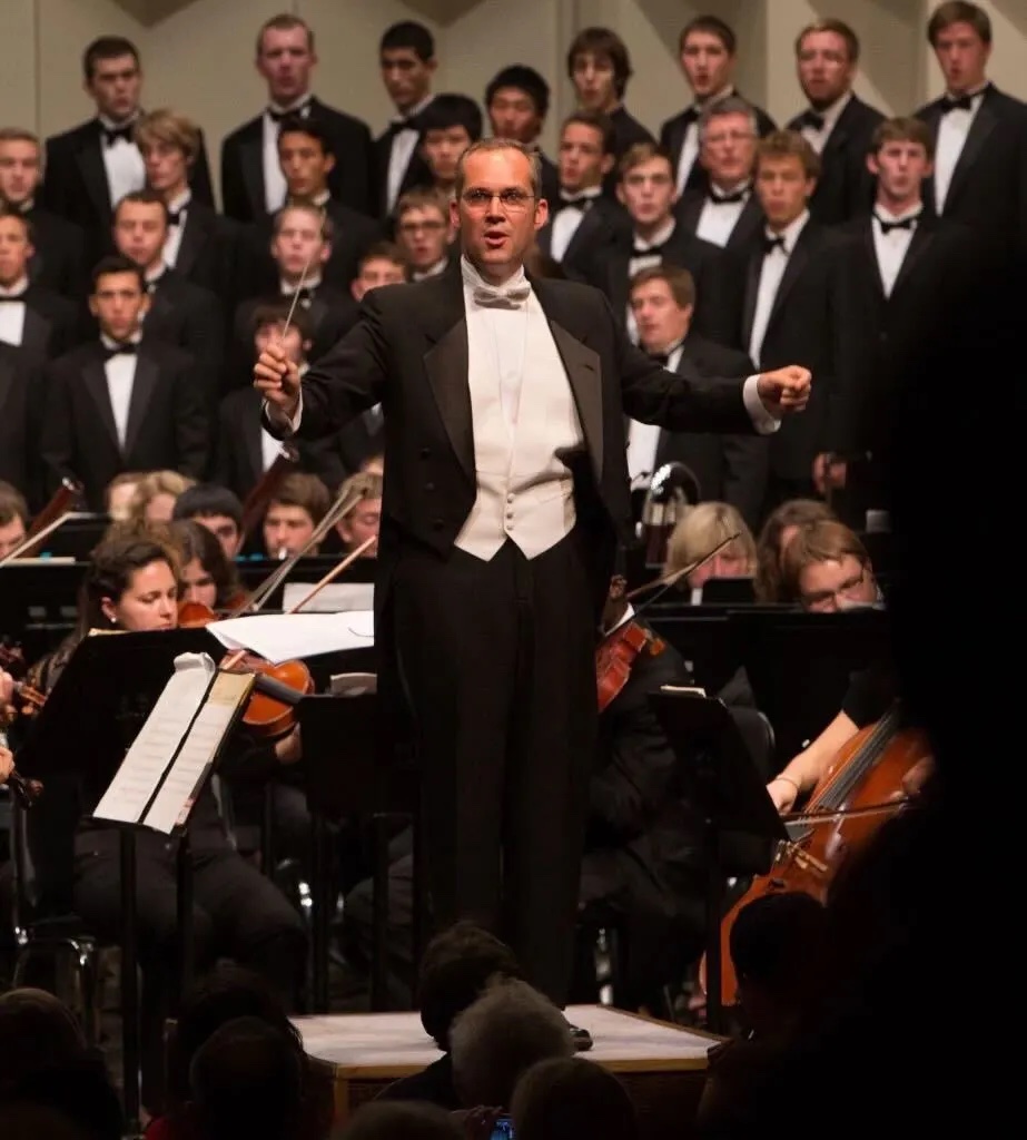 Raise your hand if you’ve ever played music arranged by Steve Lytle? 🙋 Many of the pop tunes the Marching Tar Heels play in Kenan Stadium or the Smith Center come from the pen—or perhaps the computer—of Steve Lytle (‘91).

Read Steve's member feature: uncbaa.org/2024/02/06/314…