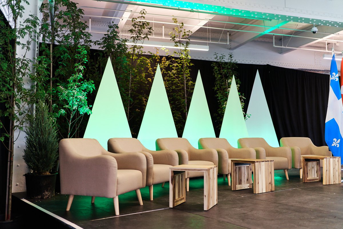 Le #SommetClimatMtl24, c'est demain ! L'installation a commencé et tout sera en place pour l'ouverture. ⏰ Il ne reste plus qu'un poignée de places, ne manquez pas la chance de vous inscrire 👉sommetclimatmtl.com/edition-en-cou…