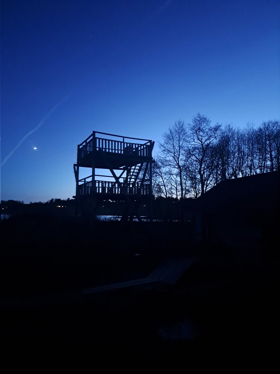 Vihdin vanjärvi hiljentyy odottamaan #TornienTaisto a huomenna, vain sammakot ja satakieli vähän "häiritsevät" yöunta