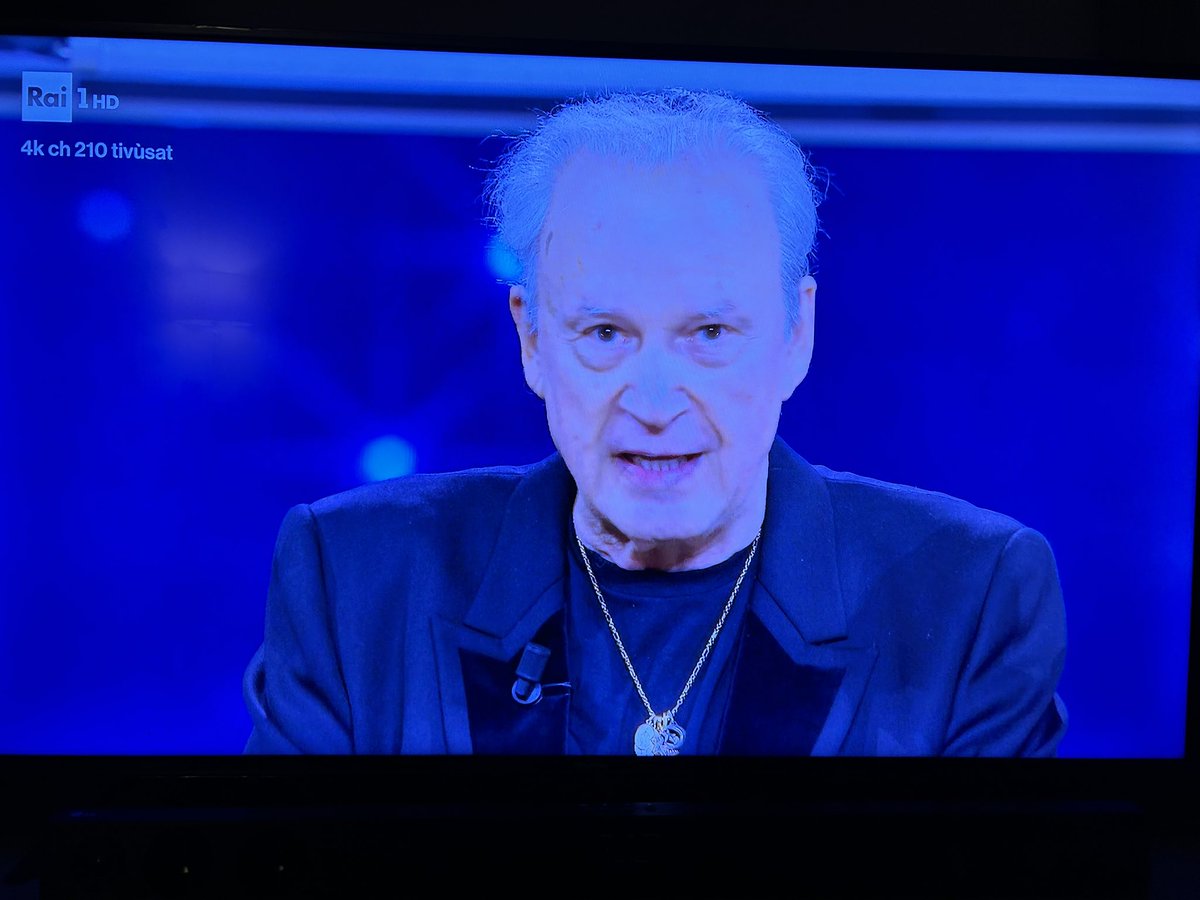 Tra un po’ premieranno <a href="/giorgiomoroder/">Giorgio Moroder</a> al #David69 e io sono emozionato. 
Grazie maestro.
Grazie infinite.