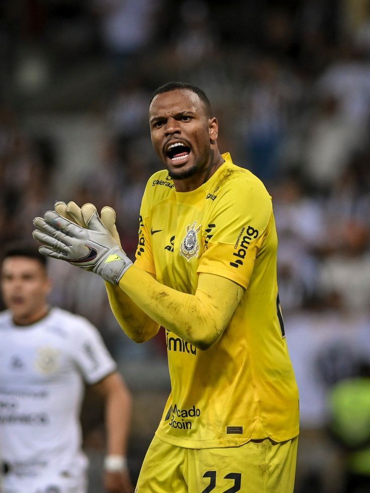 🚨 | Carlos Miguel assumiu de vez a titularidade do Corinthians.

Esta será a primeira vez que o goleiro terá três jogos consecutivos pelo Timão.

🗞️ [@itatiaia/@luissfabiani]