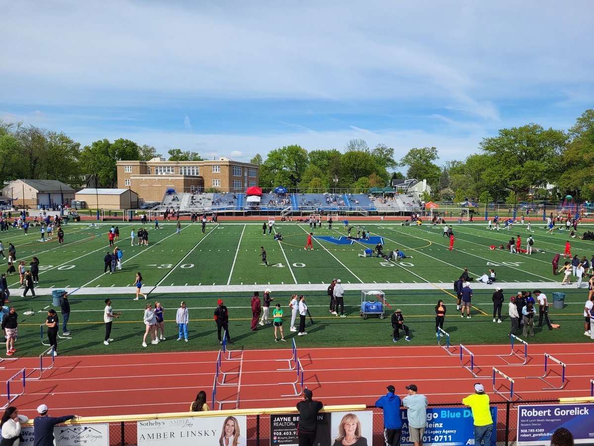 Here at Day 2 of the Union County Championship Relays at Westfield. We've already had some records drop on Day 1. Let's see what happens at Gary Kehler Stadium in the next few hours. #NJTrack