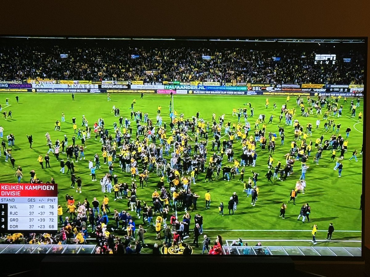 Stadionspeaker bij Roda is vast een Groninger 🙈🙈. Prachtig, omroepen dat Telstar wint met 2-1 van Groningen . #rodcam #telgro