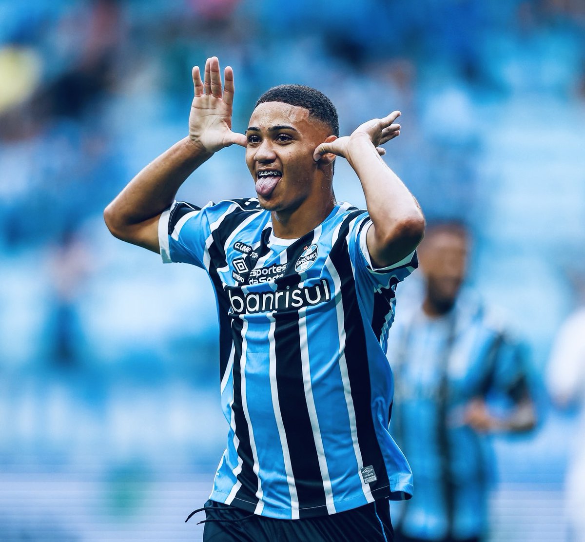 Brazil produces some of the best wingers in world football🇧🇷

A shining light at Grêmio is no other than LW prospect Gustavo Nunes💫

The skilful, pacy winger has alright hit the ground running since making his first team debut and there’s much more to come from him🔍

[THREAD]