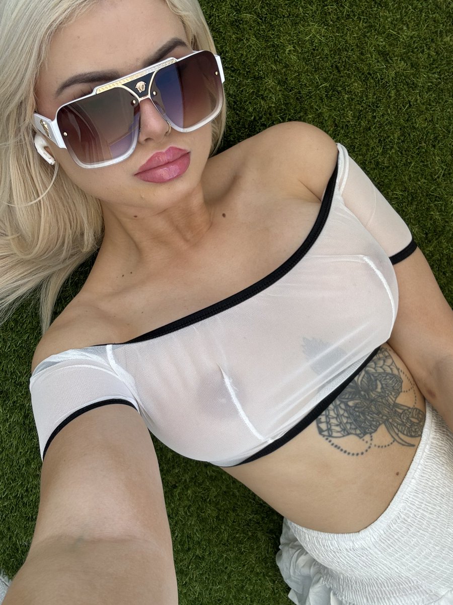 MaddySmithh1's tweet photo. https://t.co/m9PHtRvQc7 https://t.co/khcIgEQMeP