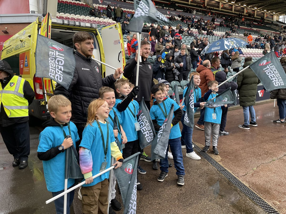 Recognise any of today’s flag wavers? #LEIvBL 🏉 #COYT 🐯