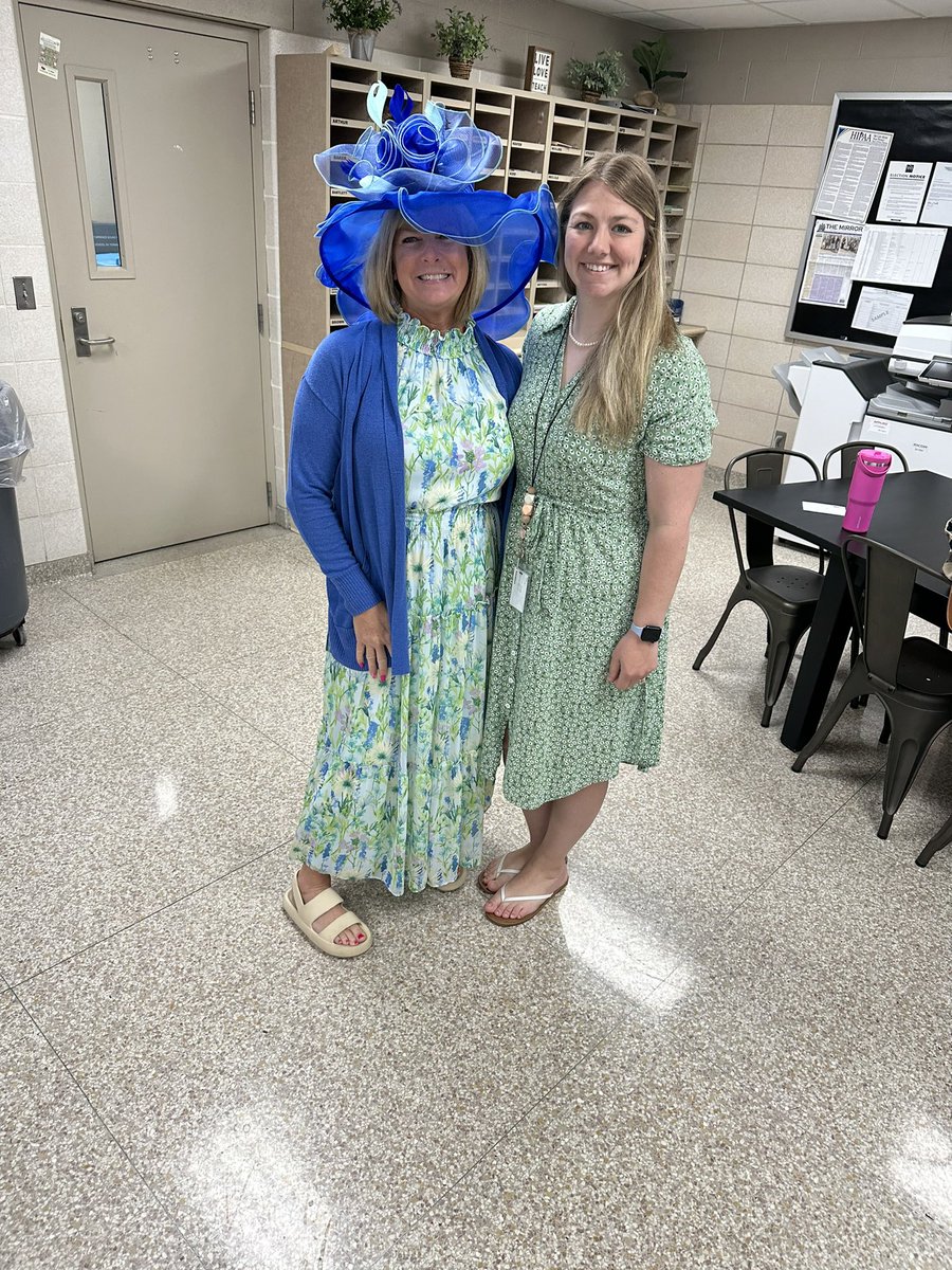 MaureenBruno's tweet photo. Derby Day!! W/@mrs_cori_wagner https://t.co/v5Z6y3vag8