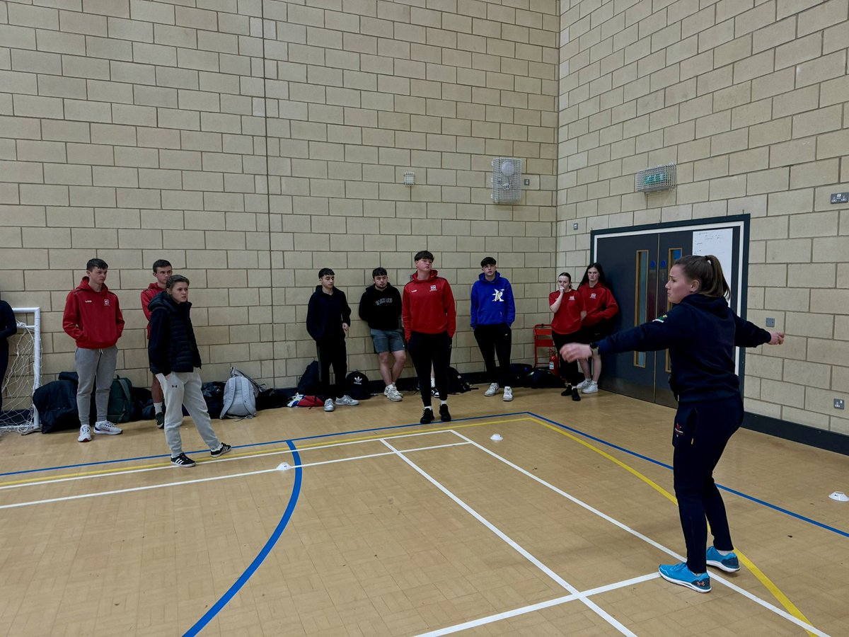 Thanks to @LucyKing_CWDO for the Cricket coaching session to our @coleggwent Btec Sports learners this afternoon, in preparation for the @ALSportDev Primary school cricket festival in a few weeks @EbbwValeCC