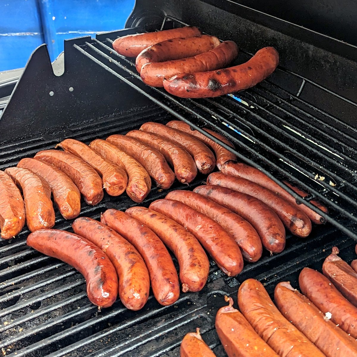 DeWalt Day isn't the only thing going on at #KMSTools #Coquitlam today! The #BBQ is loaded, and the air smells delicious!!
Come on down for lunch on us, and support #YouthUnlimited in their work with at-risk youth locally, and abroad!
🌭🛠️
#SupportYouth