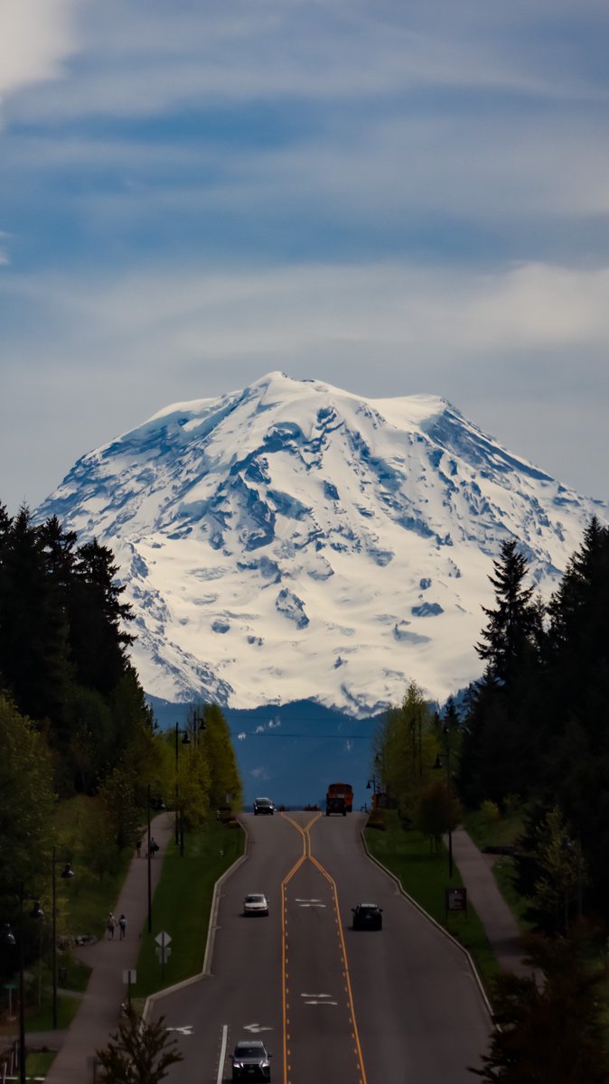 Today’s #wawx forecast?

Partly cloudy 🌤️ with a chance of mountain 🏔️ 

@MtRainierWatch #mtrainier #raindawg
#tahoma