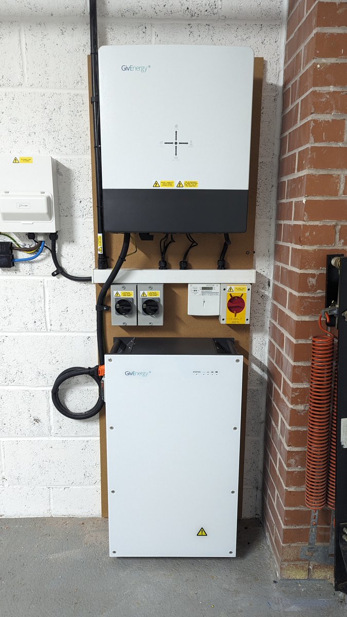 TurGe24's tweet photo. 2 weeks ago we decided to go Sun  power  and thanks to @GBSolarLtd and @GivEnergy  everything went smooth.
If you are considering solar I would highly recommend giving @GBSolarLtd a call
If you fancy  a free £50  I cannot fault these as an energy supplier
https://t.co/chtjdb55FG https://t.co/4o41c1vZBq