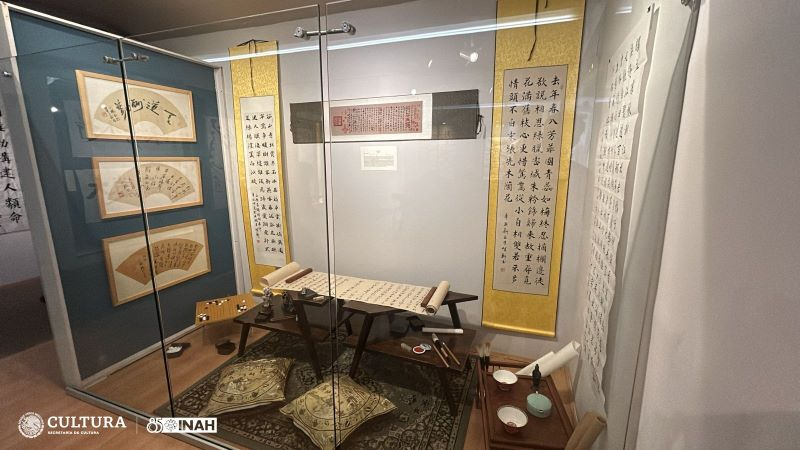 #BoletínINAH: El Museo Casa de Carranza muestra la grandeza del pueblo chino, a través de su caligrafía 🔹Salón Cultural Lanting. Exposición de obras caligráficas se presenta hasta el 19 de mayo de 2024. Fotos: @MCCarranzaINAH. #INAH.