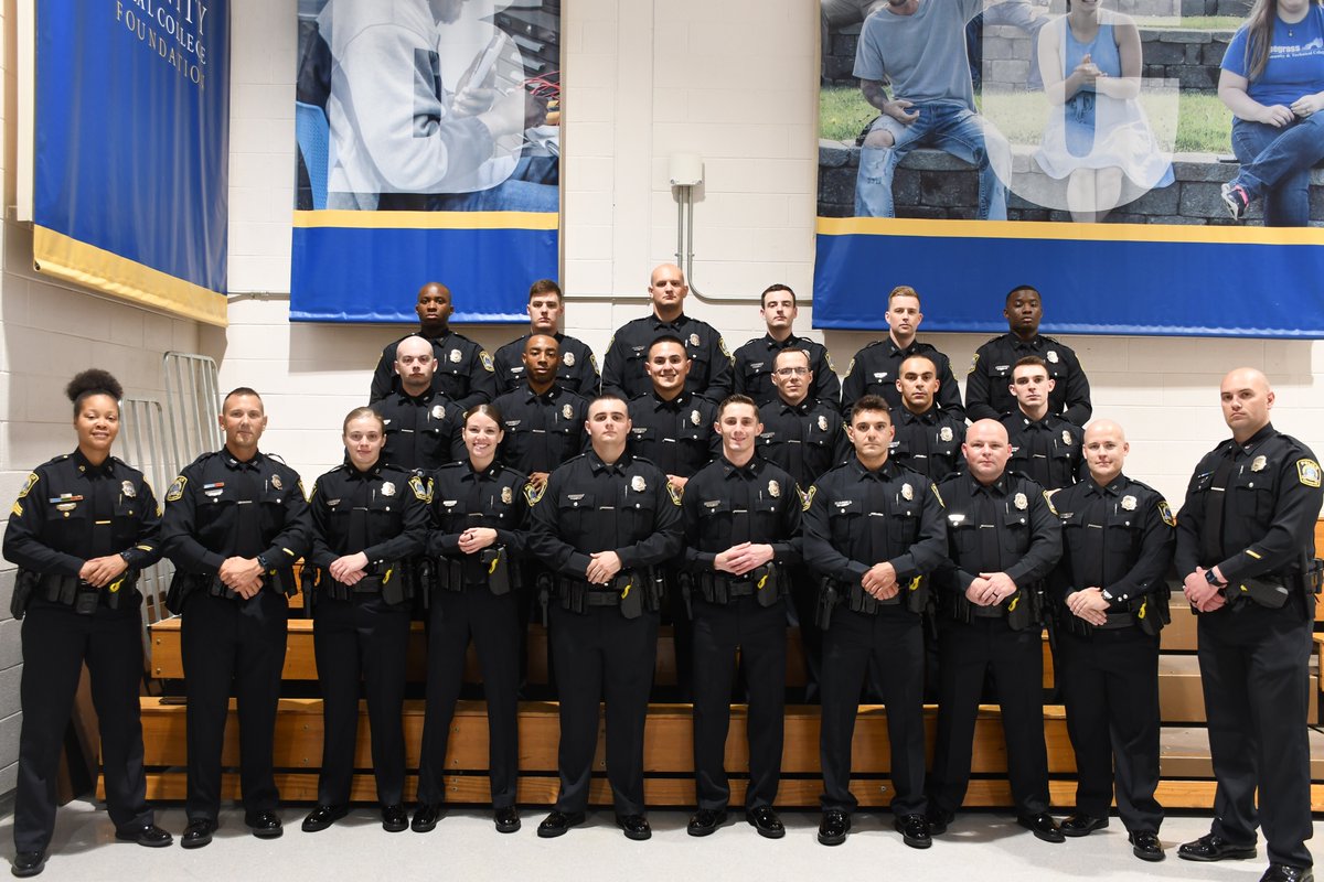 We welcomed 19 new police officers this morning as Recruit Class 10-2023 graduated from the Training Academy!  These new officers will now enter the Field Officer Training phase and will be on patrol. We want to thank them for committing to serve our community.