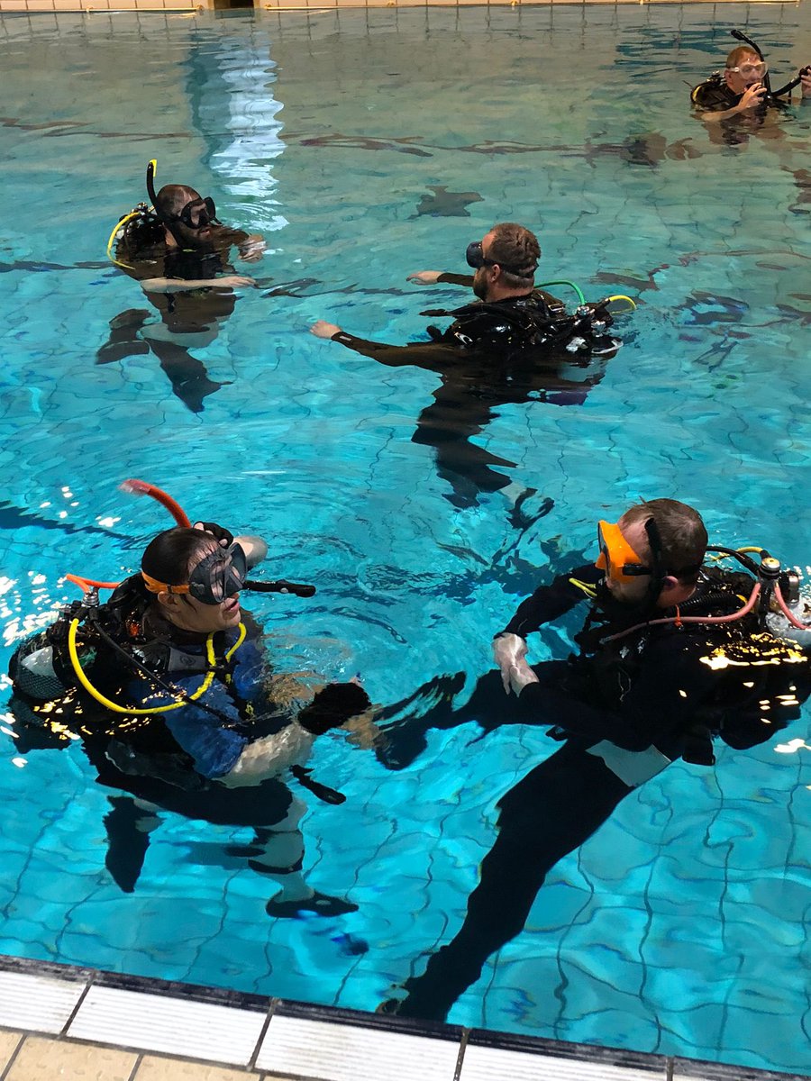 🌊👏 Congratulations to our open water students who continue to make fantastic progress in the pool!

Well done Erin, Fiona, Jay, Ross, Sally & Matt - keep up the great work!  👏🌊

#northamptonscubaschool #scubanuts #padi #northampton #startyouradventure