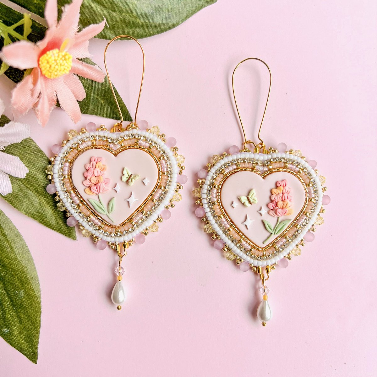✨ NOW AVAILABLE ✨

butterfly bloom beaded earrings 🦋🌸