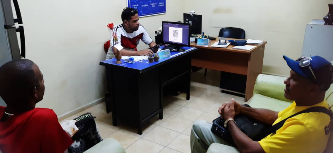 #JovenClubXCuba versión 2.0 continúa desde el Palacio de la Computación Guantánamo con la capacitación del Bulevar MiTranfer y entrega de QR a los nuevos actores económicos. #CámbiateALoDigital #JovenClubXCuba #JuntosPorLaTransformaciónDigital #PalacioDeLaComputaciónGuantánamo