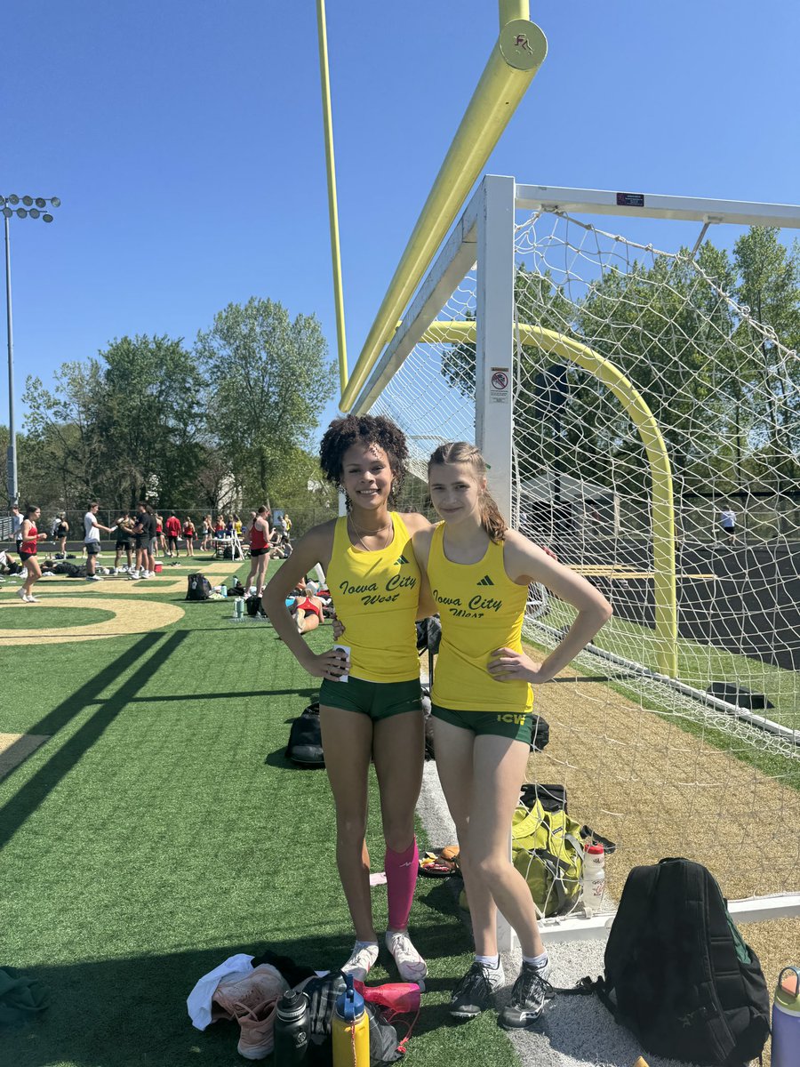400 METER DASH!!! Huge shoutout to Jaylin Herring and Erinn Varga who blazed down the track in the girls' 400m dash!!!