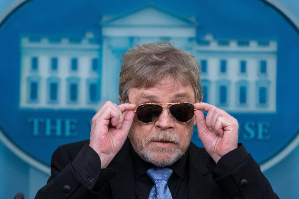 ‘Star Wars’ actor Mark Hamill drops by White House for a visit with ‘Joe-bi-Wan Kenobi’ trib.al/bP2Ewnb