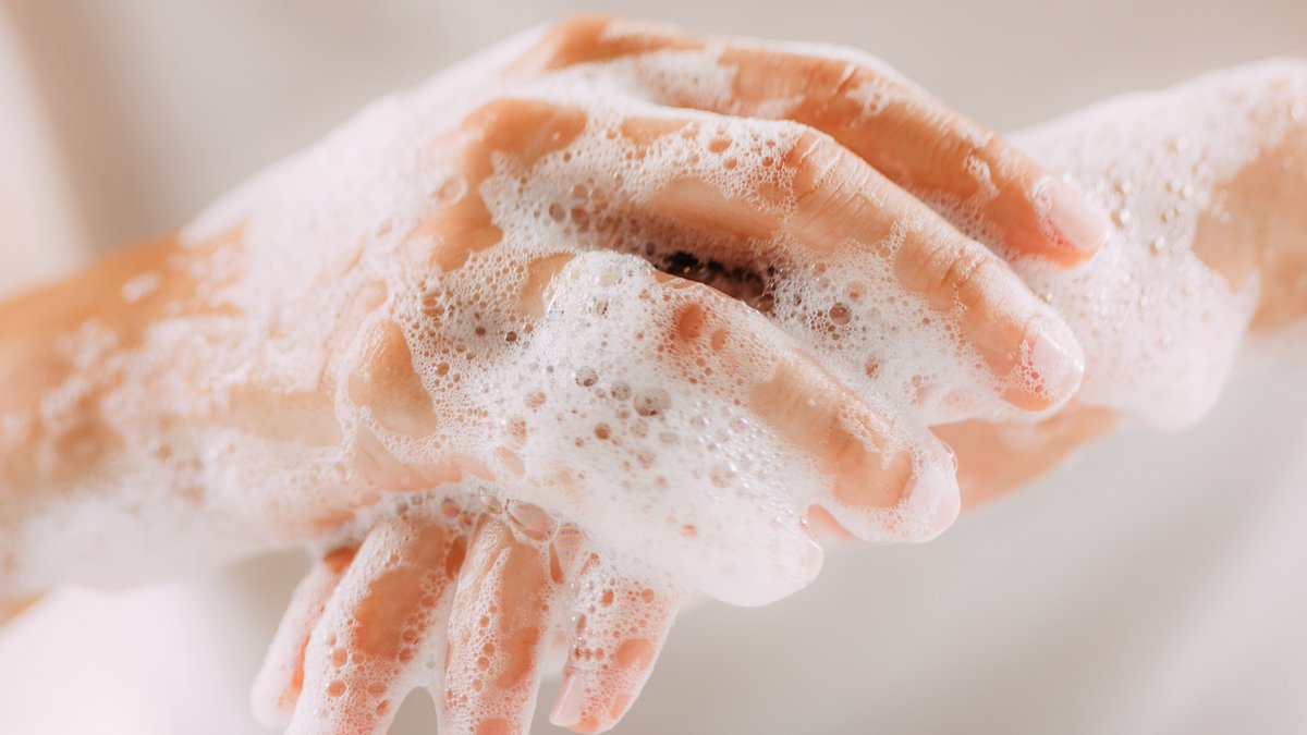 No one method of #HandHygiene eliminates all #Cdiff spores, so using gloves to prevent hand contamination remains a key to reducing C. diff spread via the hands of #HCWs. Always perform hand hygiene after removing gloves. #CleanYourHands 
bit.ly/4dmXY73
