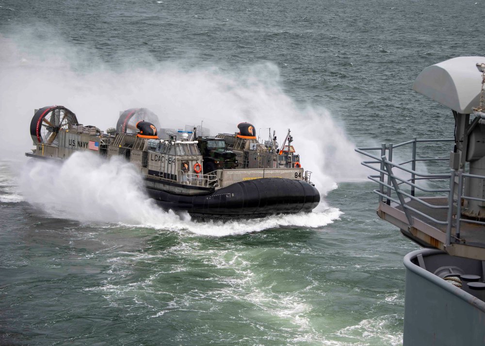 30 @USNavy sailors and Marines from USS Wasp Amphibious Ready Group and 24th Marine Expeditionary Unit hurt off coast of Jacksonville aboard two Landing Craft Air Cushion hovercraft following 'incident' during training exercise. @13NewsNow