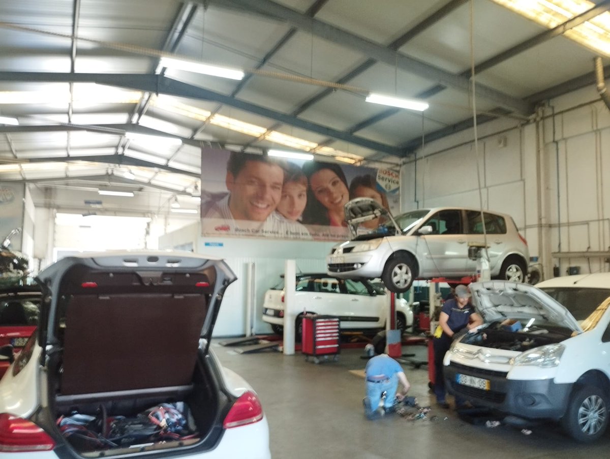 El profesor Juan Carlos Paredes de Automoción, ha visitado las instalaciones de Tribalcar  Bosch Car  Service en Maia, Oporto, realizando el programa de #Erasmus para Docentes de Grado Medio.