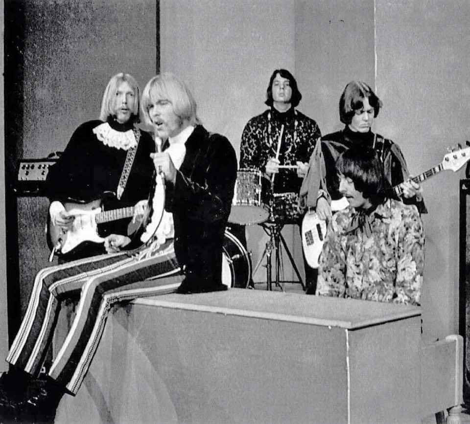 Motobec810's tweet photo. #GregAllman #DuaneAllman #TheHourGlass “Down In Texas” https://t.co/7VuMwnu7PJ #music https://t.co/7tCBaYVMki