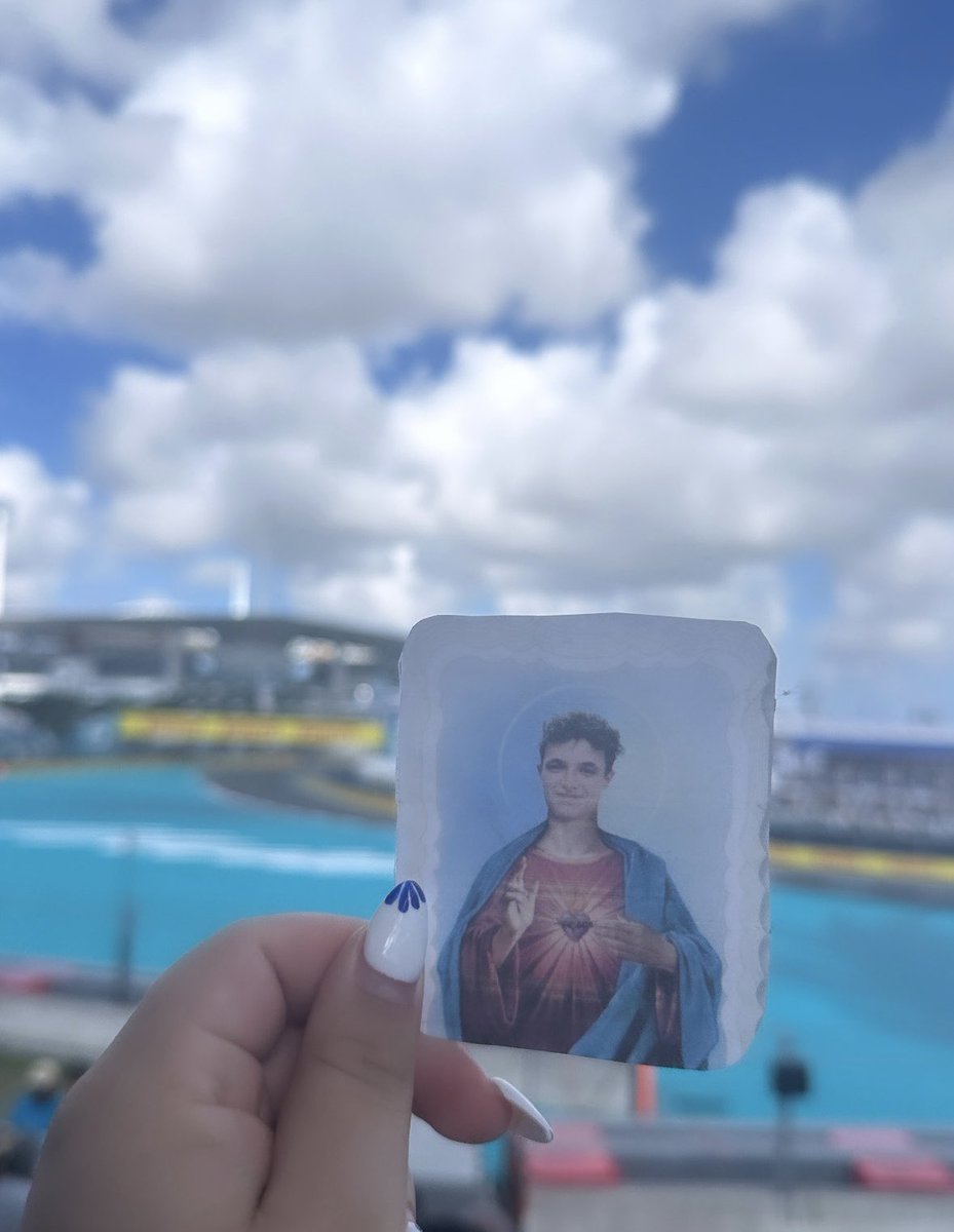 norris4mo's tweet image. sending good vibes to lando and mclaren 🫡