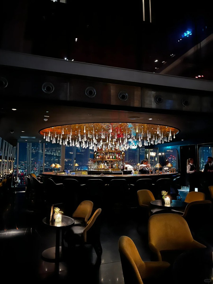 011Flopy's tweet image. "Cool friends, cool drinks, cool vibes."