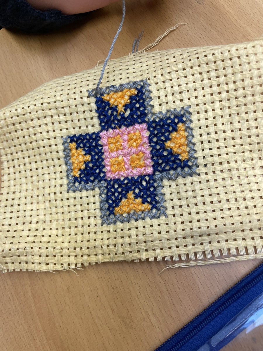 I trialled a @DayOfWelcome @NorwichSOS @SchsofSanctuary lesson today with YR 6. Make sure you sign up to @DayOfWelcome to access 50+ free resources for EYFS-KS4, live events and CPD. This embroidery was inspired by Afghan designs ♥️