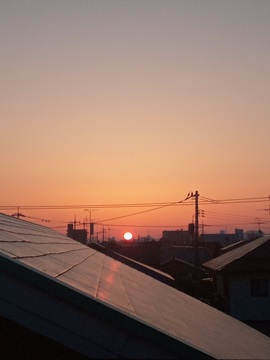 5月4日 土曜日 みどりの日🎌 気温11℃ おはようございます🙋 岡山市の #イマソラ です🌄 今朝も無事目覚め 生かされてることに 感謝しつつ 平和を願う今日この頃🙏 Ｅ´〜土曜日をお過ごし くださいネ😉👍 よろしくお願いします🙇