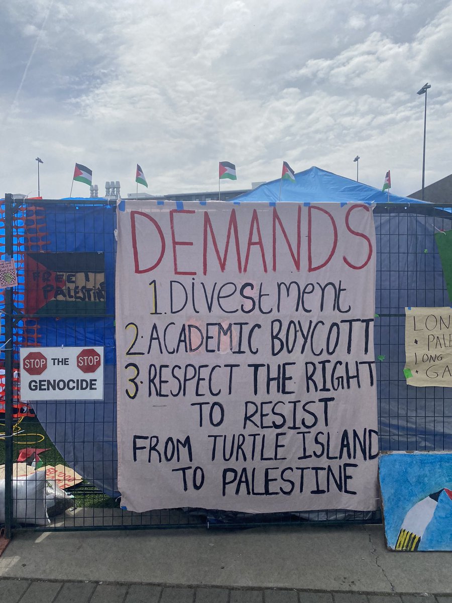 Solidarity grows day by day! The signs at the encampment speak volumes about the intersectional, transnational, anti-colonial anti-fascist nature of this global student movement
