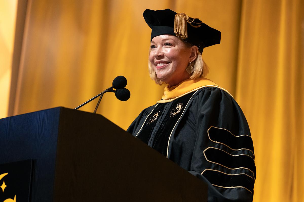 Our grads in @ucfchps, @ourmedschool and @UCFNursing were inspired by Wendy Brandon, the CEO of UCF Lake Nona Hospital — a partnership hospital between the UCF Academic Health Sciences Center and @HCAhealthcare — as she shared the importance of building strong relationships 💛