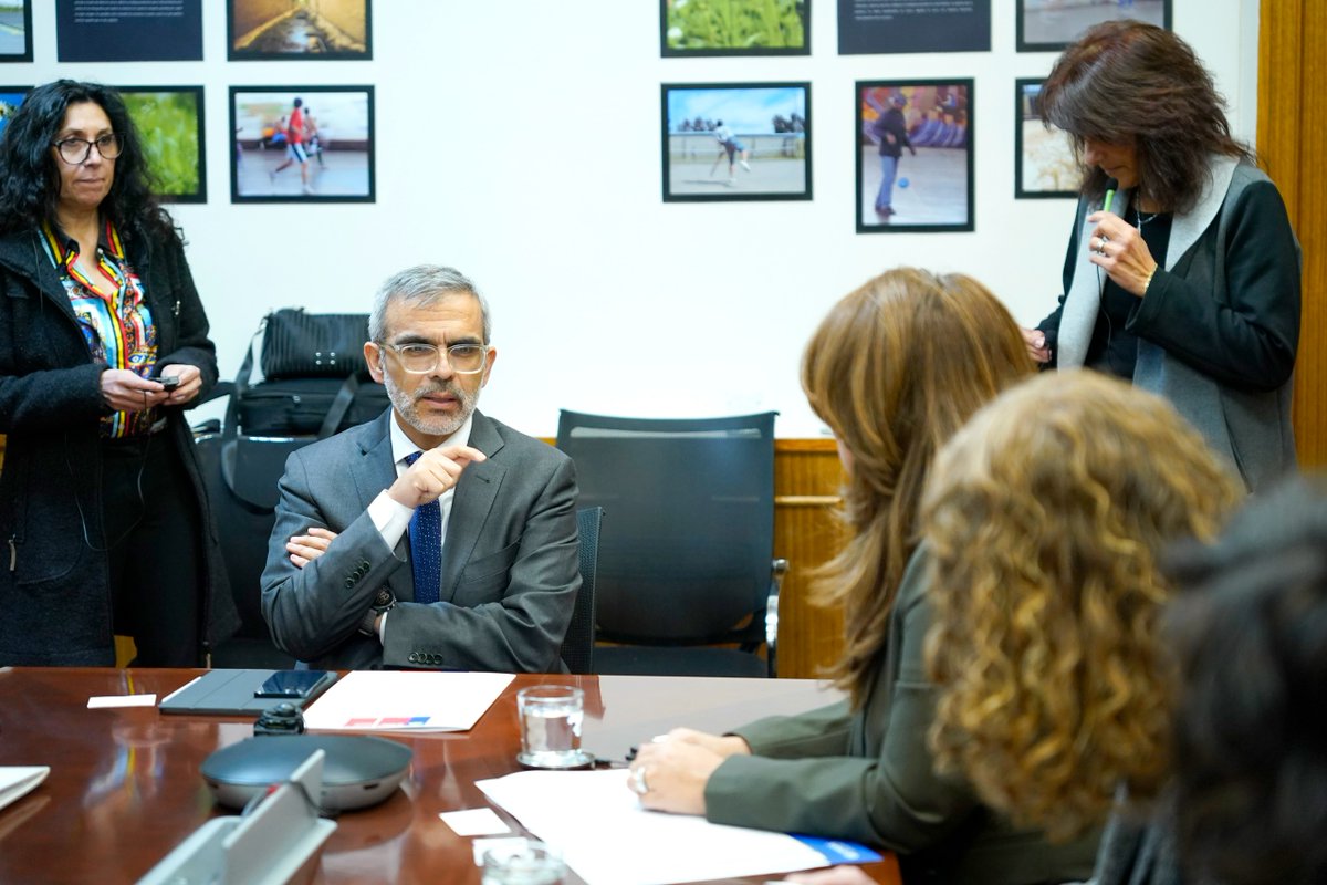 Ministro de Justicia, @LuisCorderoVega, y directora de SENDA, @nataliariffo, se reúnen con la Directora ejecutiva de Oficina de Naciones Unidas contra la Droga y el Delito, @GhadaFathiWaly, para abordar desafíos en materia de drogas.