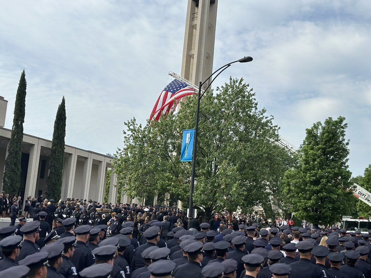 As we gathered today, we honored the bravery and sacrifice of @CMPD Officer Joshua Eyer. He dedicated his life to serving and protecting our community and our country. I will forever be grateful to him and his family. May we never forget his courage and commitment.   Officer…