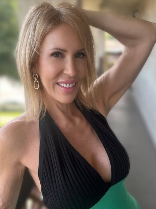 Finally Friday! XOXO 💋  #Friday #FridayFeeling #FridayVibes #FridayFun #onlyfans #onlyfanscreator #onlyfans_girl<a href="/tag/friday"class="tags">#Friday</a><a href="/tag/fridayfeeling"class="tags">#FridayFeeling</a><a href="/tag/fridayfun"class="tags"><span>#fridayfun</span></a><a href="/tag/fridayvibes"class="tags"><span>#fridayvibes</span></a><a href="/tag/onlyfans"class="tags"><span>#onlyfans</span></a><a href="/tag/onlyfanscreator"class="tags"><span>#onlyfanscreator</span></a>