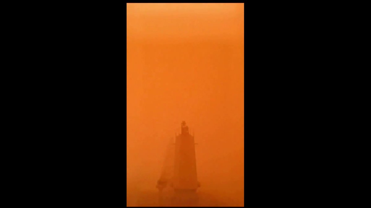 This week a cargo ship got hit by a huge sand storm in the Suez Canal!!

WOW!