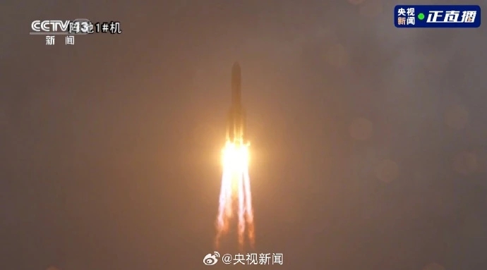 China’s Chang'e-6 spacecraft, carried by a Long March-5 rocket just blasted off from its launchpad, is heading towards the moon. The Chang'e-6 mission is tasked with collecting and returning samples from the moon's mysterious far side, the first endeavor of its kind in the…