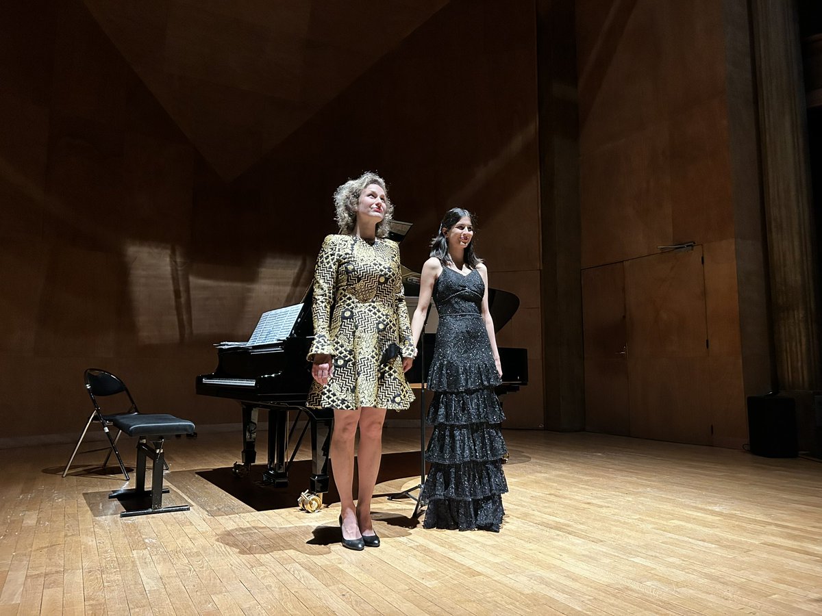 Concert salle #Cortot organisé par <a href="/SinaAbediArchi/">Sina Abédi</a> et avec le soutien de <a href="/salamowitch/">Stephan Alamowitch</a> De très jolies mélodies persanes. Un hommage émouvant au peuple iranien!