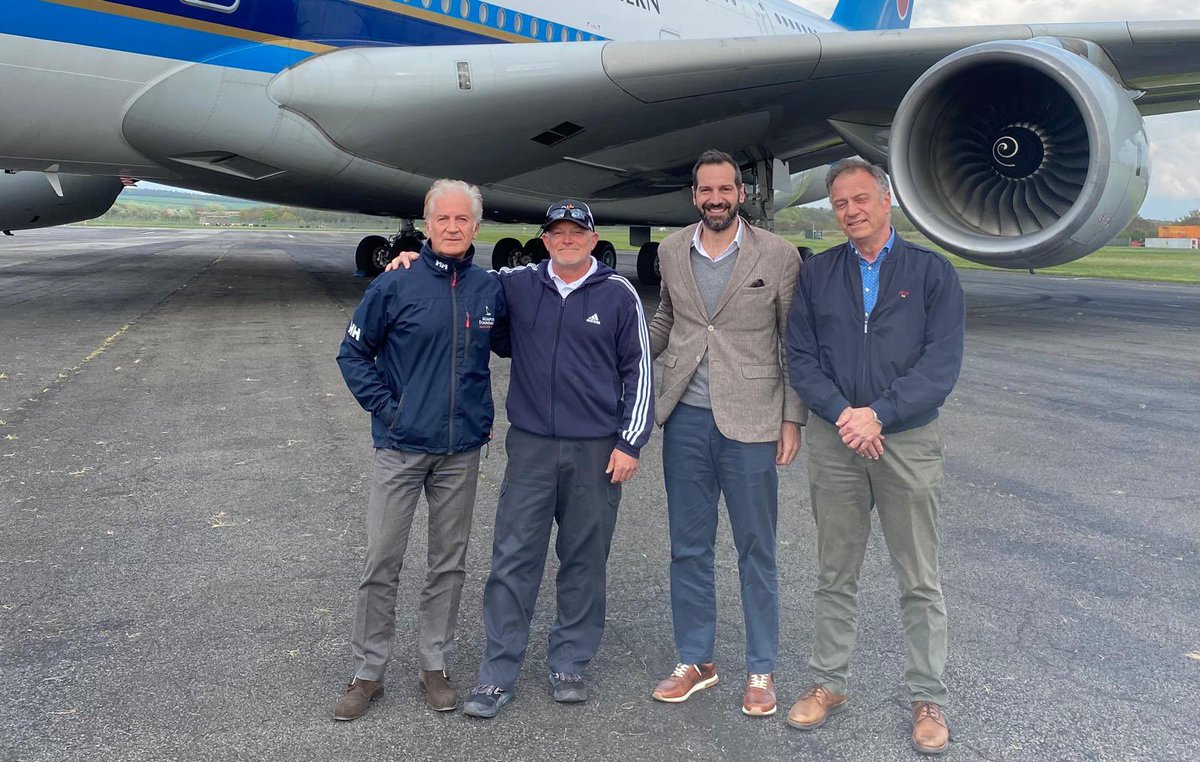 The team that ferried Global Airlines’s A380 from Mojave to Prestwick: from left to right mission Commander Carlos Mirpuri, Engineer Brian Dellaringa, Captains João Domingues and Antonios Efthymiou. 👉 hifly.aero/media-center/h… #HiFlyAirline #A380 @globalairlines @Airbus