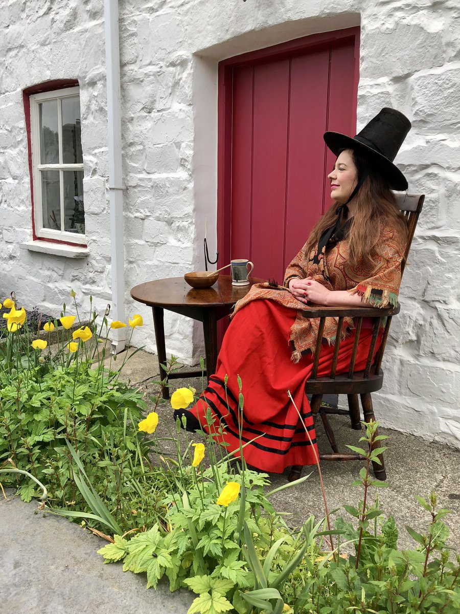 Welsh Vernacular -  This pic of me dressed in original Welsh attire outside our Welsh cottage just popped up in my memories so I thought I would share it with you all.
Welsh poppies. Welsh girl, Welsh costume, Welsh antiques, Welsh furniture, Welsh village.

Hwyl am y tro,