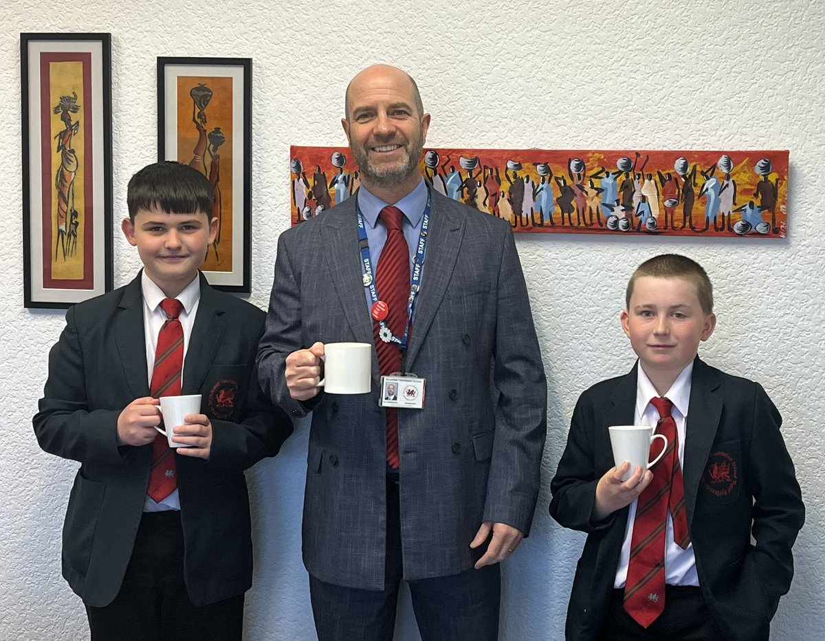 Pupil of the week having hot chocolate with Headteacher Mr McNamara 👏🏻