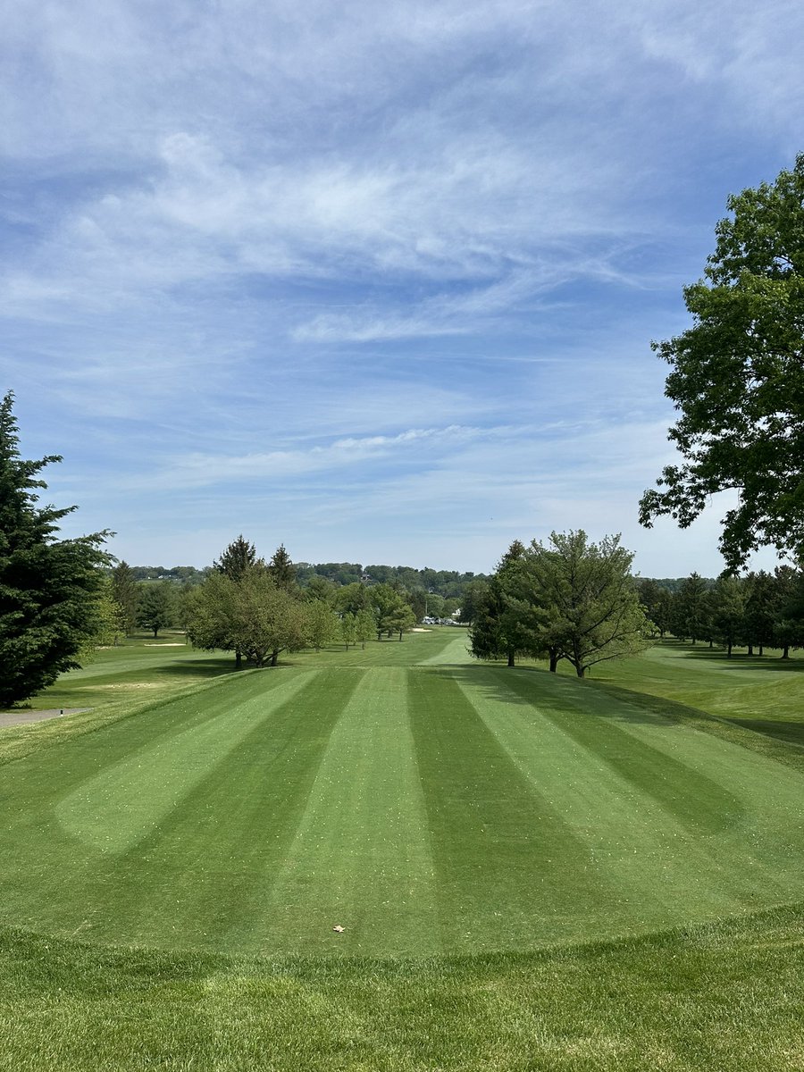 OGCgrounds's tweet image. 18 tee is set to open in a few days after a major facelift. Combining 2 separate undersized tees, into one level surface, almost tripling it’s teeing ground! @Gmanos86