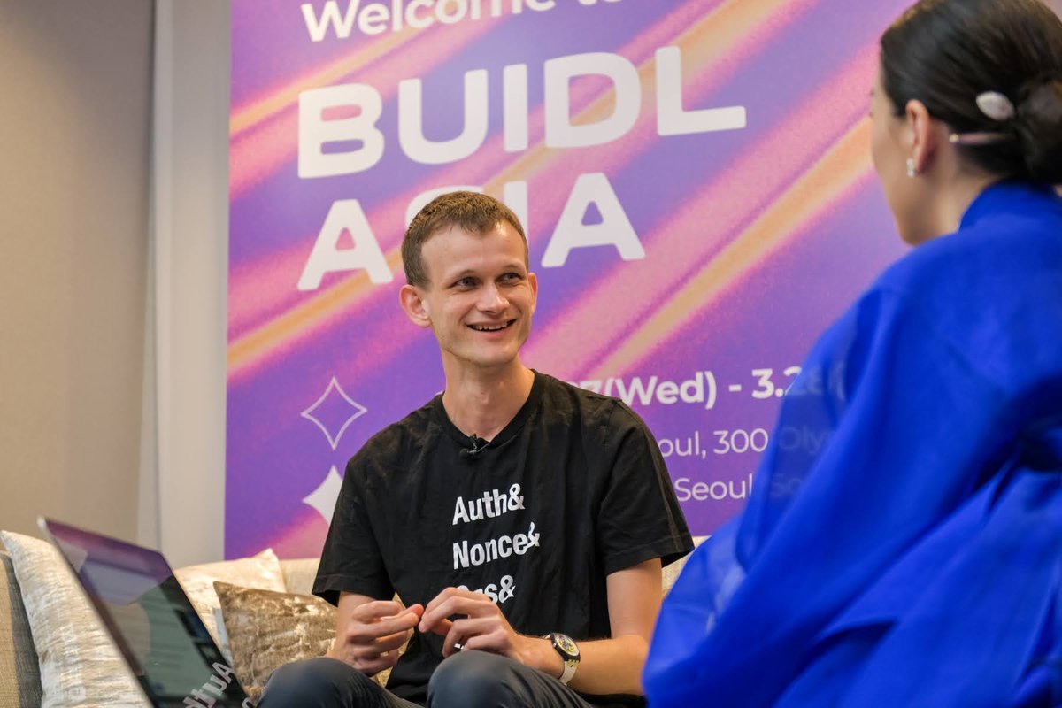 @VitalikButerin was generous enough to do an exclusive 1:1 interview with me during @buidl_asia 💕 The interview recording will be uploaded on the @ericaplanet Youtube channel! The channel is already overflooding with amazing talk content - let's dive in together during the