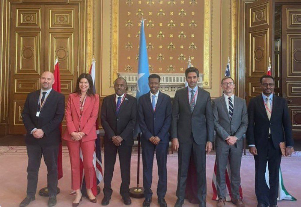 Delegates from #Qatar, #Türkiye, the #UAE, the #UK, & the #USA, along with #Somali representatives, convened in London for the sixth Somalia Quint meeting, aiming to enhance security, stability, & dialogue, while reaffirming strong backing for the FGS. 🔗➡gov.uk/government/pub…