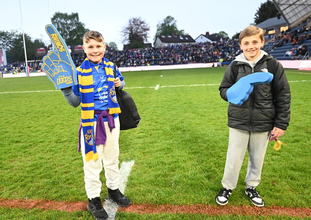 RugbyLeeds's tweet photo. Thank you to @BradfordForster, @Outwood_CityF, @LeedsWestWay and @MapplewellSch for welcoming the @leedsrhinos players out onto the pitch tonight🏟

👏 A special mention to @teddingtonrfc, who have travelled from down South to take part in our match day activity https://t.co/FDDniFtEwM