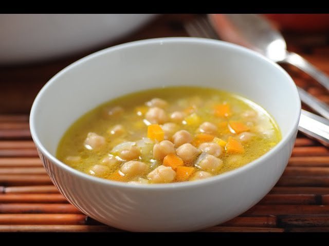 : ̗̀➛ 14:30 PM approx - Lunch
First course was a chickpea and celery soup (It looked exactly like the one below)